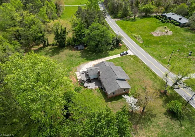 Homes for sale in Pilot Mountain, NC | 1319 S Old Us Hwy 52, Pilot Mountain, NC 27041 | MLS# 1214868