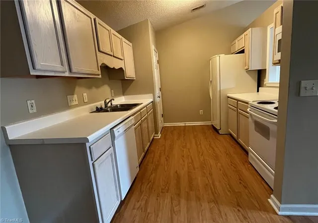 3rd image of 7135 Friendly Ave #G, Greensboro, NC 27410 | MLS# 1205508