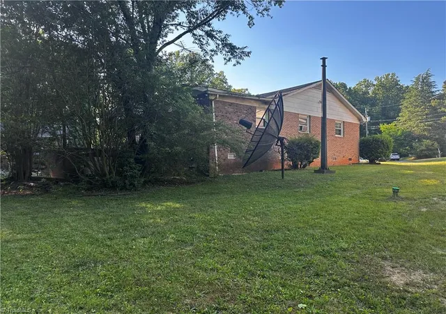 Photo 2 of Single family home for sale at 3708 Whitfield Ct, Winston Salem, NC 27105 | MLS# 1221887 | Listing updated on 2026-09-04