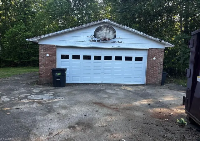 Photo 3 of Single family home for sale at 3708 Whitfield Ct, Winston Salem, NC 27105 | MLS# 1221887 | Listing updated on 2026-09-04