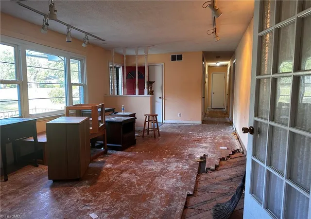 Photo 4 of Single family home for sale at 3708 Whitfield Ct, Winston Salem, NC 27105 | MLS# 1221887 | Listing updated on 2026-09-04