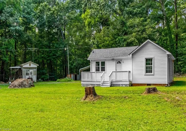 2nd image of 2512 & 2514 Pisgah Church Rd, Asheboro, NC 27205 | MLS# 1230540