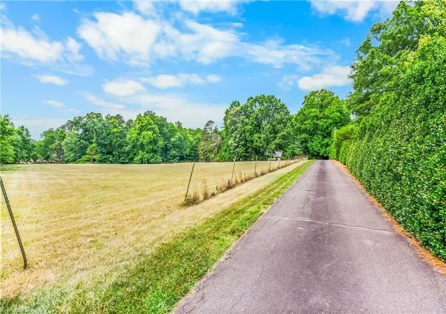 Photo 4 of Single family home for sale at 4200 Clinard Rd, Clemmons, NC 27012 | MLS# 1225612 | Listing updated on 2026-09-13