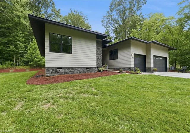3rd image of 104 Trafalgar Dr, Lexington, NC 27292 | MLS# 1229016