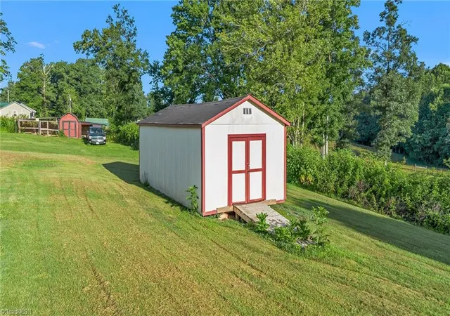 Homes for sale in North Wilkesboro, NC | 185 Mountain Dale Dr, North Wilkesboro, NC 28659 | MLS# 1219612