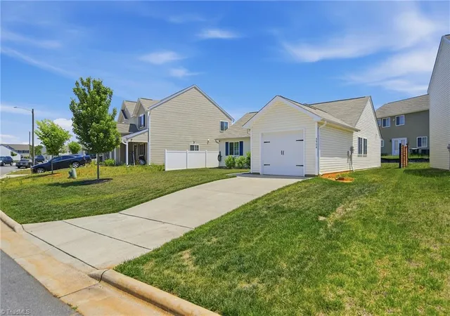 3rd image of 3904 Bissett Wy, Greensboro, NC 27405 | MLS# 1220657