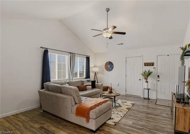 4th image of 3904 Bissett Wy, Greensboro, NC 27405 | MLS# 1220657