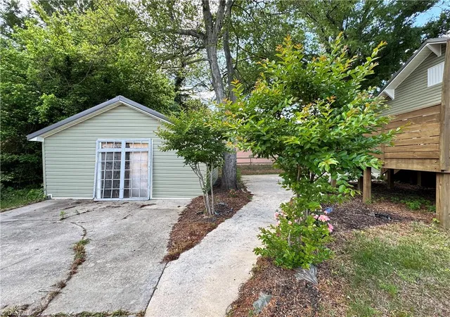Photo 3 of Sale Pending at 2012 E Green Dr, High Point, NC 27260 | MLS# 1218219 | Listing updated on 2026-09-19