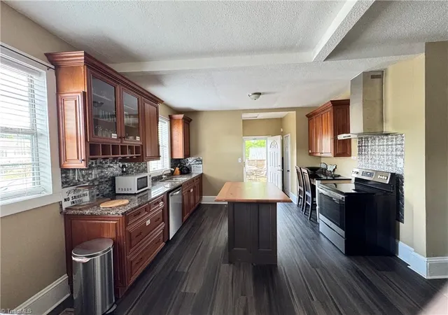 Photo 4 of Sale Pending at 2012 E Green Dr, High Point, NC 27260 | MLS# 1218219 | Listing updated on 2026-09-19
