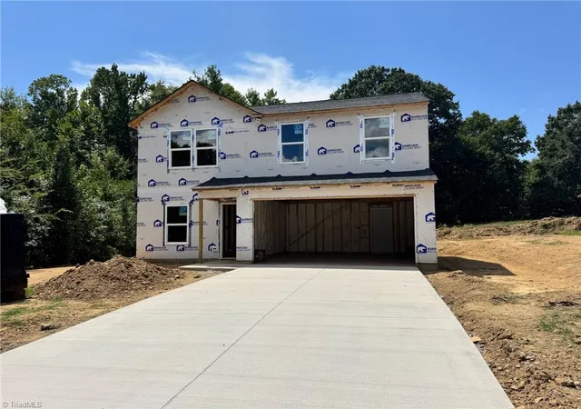 Photo 3 of Single family home for sale at 335 Frank Cherry St, Eden, NC 27288 | MLS# 1220490 | Listing updated on 2026-09-05