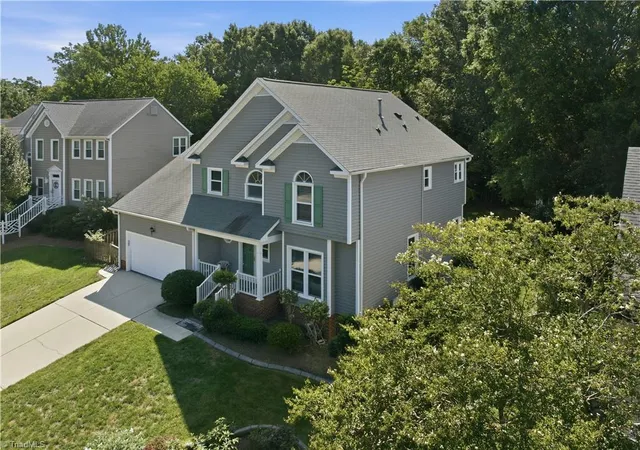 Photo 3 of Single family home for sale at 4 Cranebridge Pl, Greensboro, NC 27407 | MLS# 1231749 | Listing updated on 2026-09-12