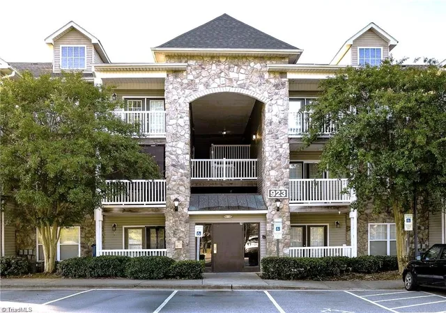 Homes for sale in Winston Salem, NC | 923 Windcastle Ln #105, Winston Salem, NC 27105 | MLS# 1220650