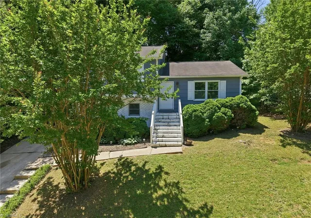 Homes for sale in Greensboro, NC | 3319 Argyle Ln, Greensboro, NC 27406 | MLS# 1219328