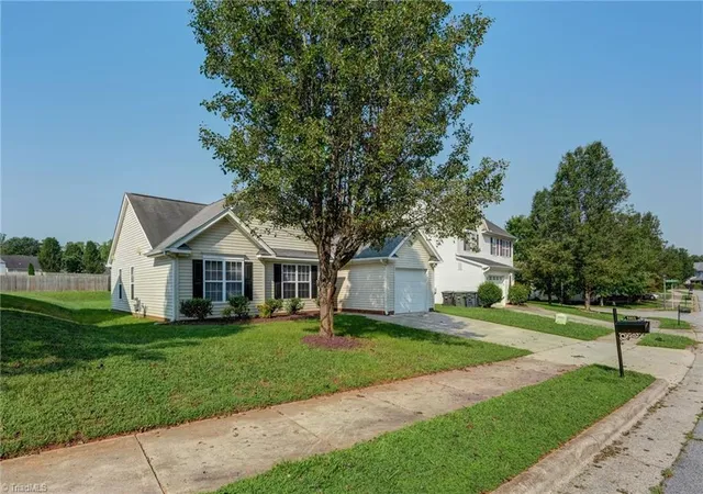Photo 3 of Sale Pending at 5811 Sycamore Glen Rd, Greensboro, NC 27405 | MLS# 1230962 | Listing updated on 2026-09-10