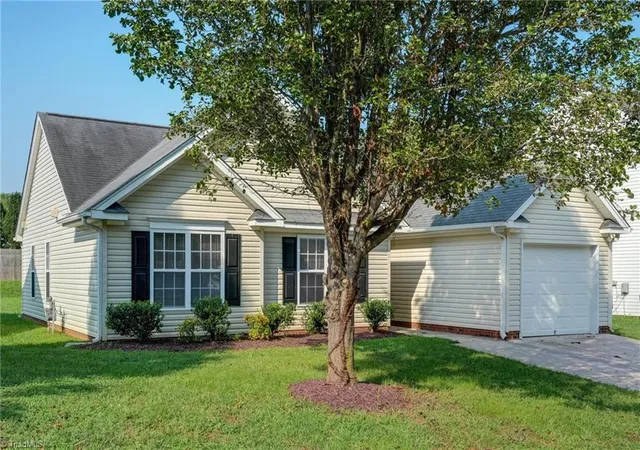 Photo 3 of Sale Pending at 5811 Sycamore Glen Rd, Greensboro, NC 27405 | MLS# 1230962 | Listing updated on 2026-09-10
