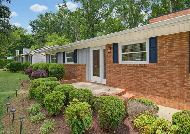 3rd image of 117 Buena Vista Ave, High Point, NC 27265 | MLS# 1230978