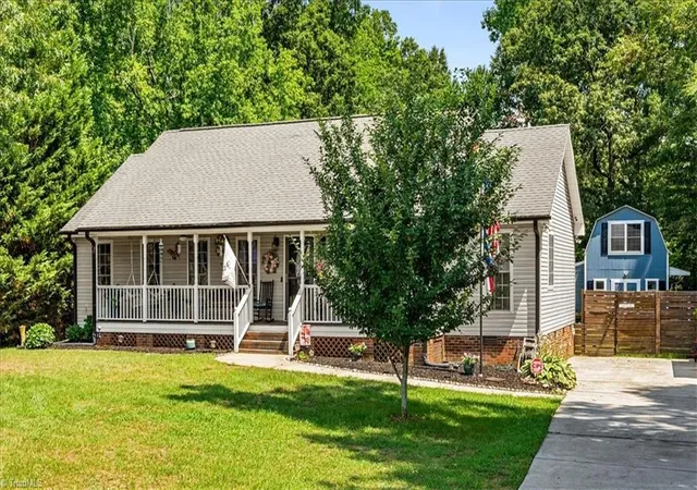 Photo 3 of Single family home for sale at 1906 Harris Dr, Greensboro, NC 27406 | MLS# 1226671 | Listing updated on 2026-09-13