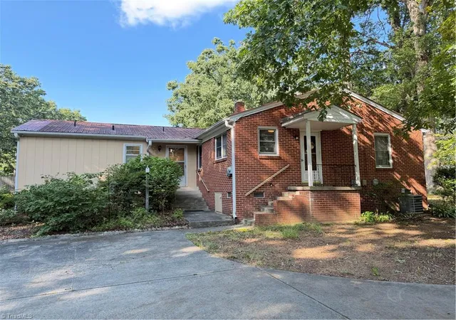 Photo 4 of Single family home for sale at 16 Vivian St, Thomasville, NC 27360 | MLS# 1234144 | Listing updated on 2026-09-19