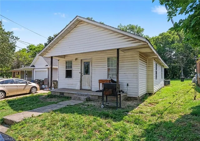 Photo 2 of Single family home for sale at 437 Fulton St, Burlington, NC 27217 | MLS# 1227845 | Listing updated on 2026-09-09