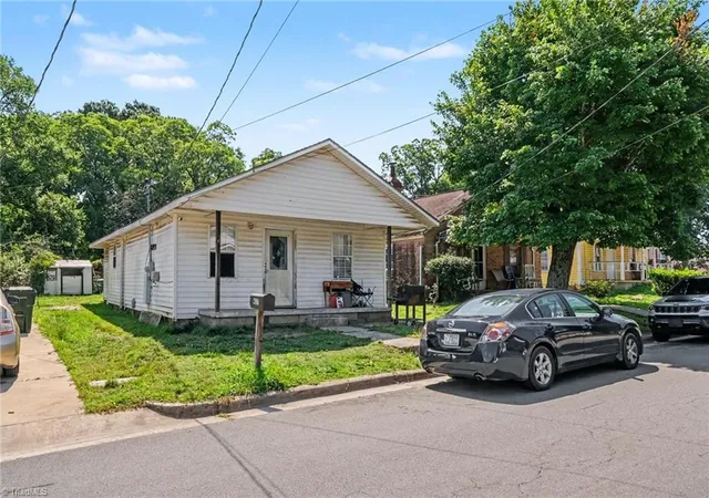 Photo 3 of Single family home for sale at 437 Fulton St, Burlington, NC 27217 | MLS# 1227845 | Listing updated on 2026-09-09