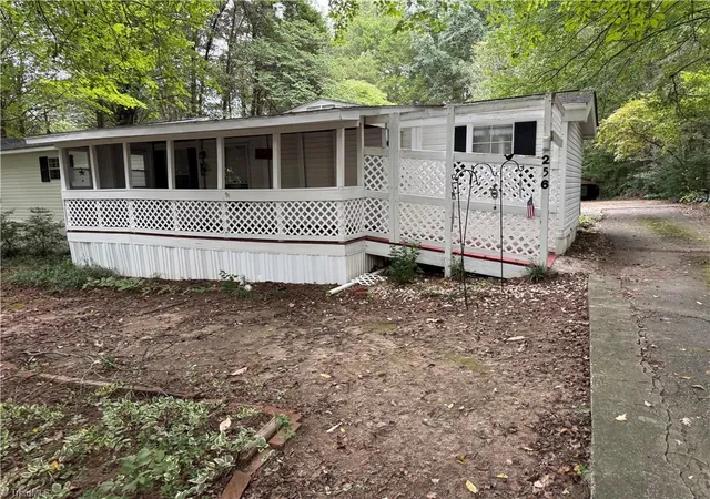 Photo 2 of Sale Pending at 256 Fieldtop Dr, Winston Salem, NC 27107 | MLS# 1233910 | Listing updated on 2026-09-07