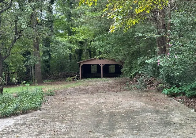 Photo 3 of Sale Pending at 256 Fieldtop Dr, Winston Salem, NC 27107 | MLS# 1233910 | Listing updated on 2026-09-07