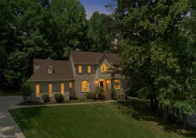 2nd image of 3 Charlottesville Ct, Greensboro, NC 27410 | MLS# 1226576