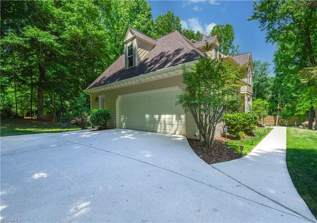 4th image of 3 Charlottesville Ct, Greensboro, NC 27410 | MLS# 1226576