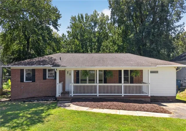 Photo 1 of Single family home for sale at 128 Englewood Dr, Archdale, NC 27263 | MLS# 1229899 | Listing updated on 2026-09-18