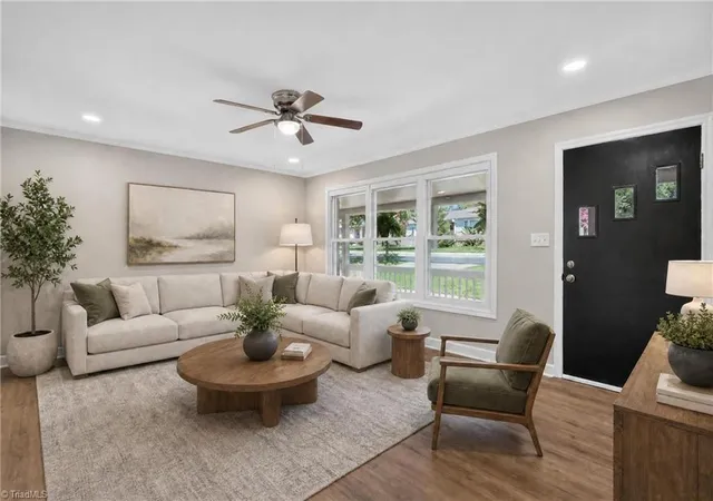Photo 3 of Single family home for sale at 128 Englewood Dr, Archdale, NC 27263 | MLS# 1229899 | Listing updated on 2026-09-18