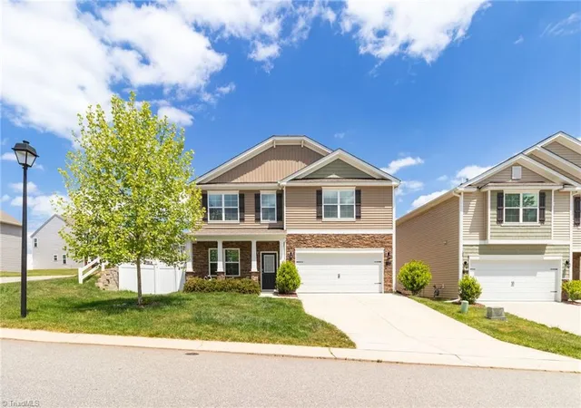 Photo 2 of Single family home for sale at 3701 Waterford Oak Trl, High Point, NC 27265 | MLS# 1218191 | Listing updated on 2026-09-08