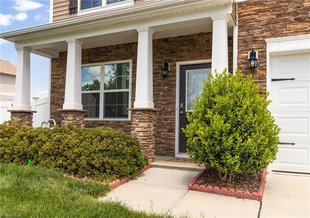Photo 3 of Single family home for sale at 3701 Waterford Oak Trl, High Point, NC 27265 | MLS# 1218191 | Listing updated on 2026-09-08