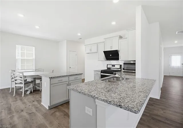 Photo 4 of Single family home for sale at 3701 Waterford Oak Trl, High Point, NC 27265 | MLS# 1218191 | Listing updated on 2026-09-08