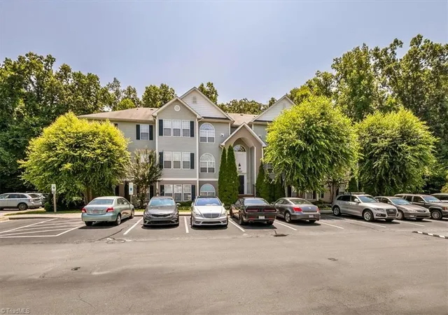Photo 3 of Single family home for sale at 2600 Pennoak Way #M, Greensboro, NC 27407 | MLS# 1186992 | Listing updated on 2026-10-01