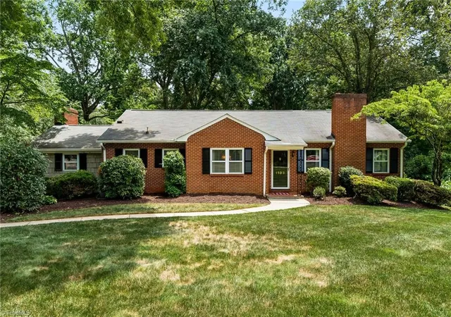 3rd image of 1103 Peace Haven Rd, Winston Salem, NC 27104 | MLS# 1223828