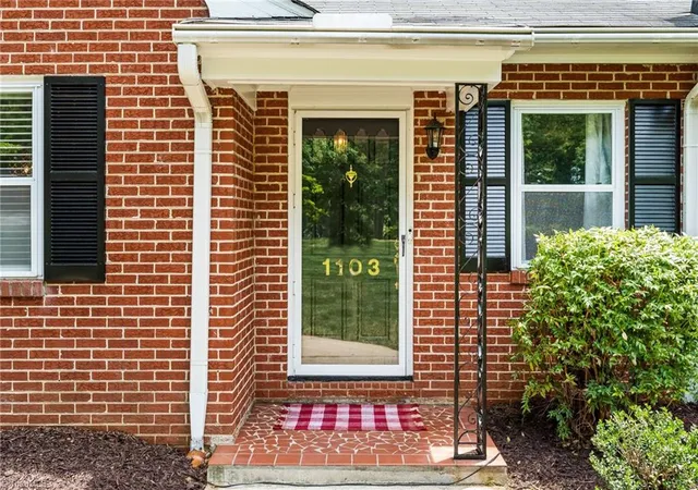 4th image of 1103 Peace Haven Rd, Winston Salem, NC 27104 | MLS# 1223828
