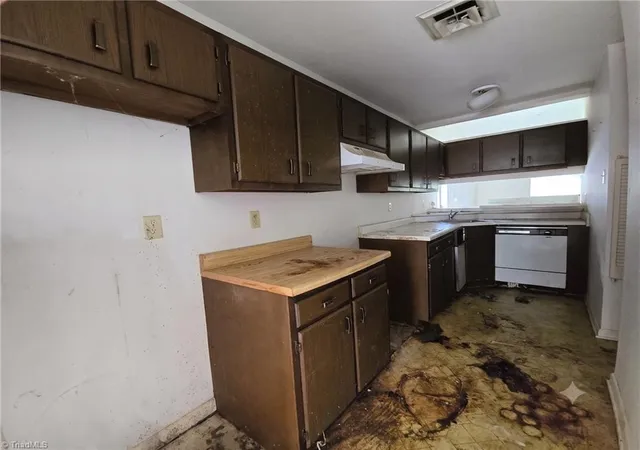 4th image of 217 Village Ln #H, Greensboro, NC 27409 | MLS# 1225123