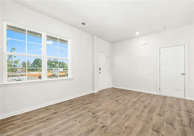 4th image of 3017 Middle Creek Ln, Greensboro, NC 27405 | MLS# 1210281