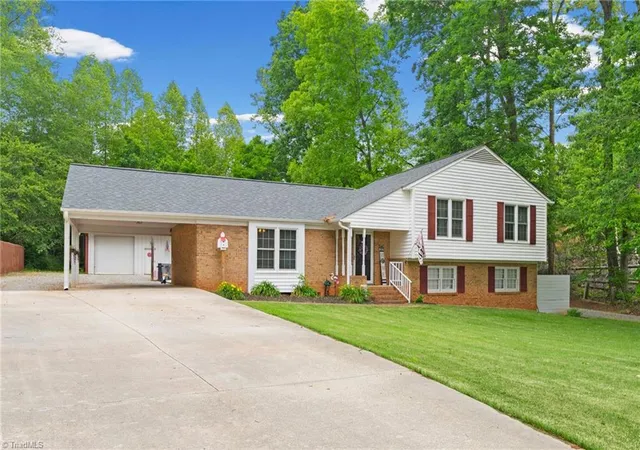Homes for sale in Reidsville, NC | 201 Kingwood Rd, Reidsville, NC 27320 | MLS# 1219262
