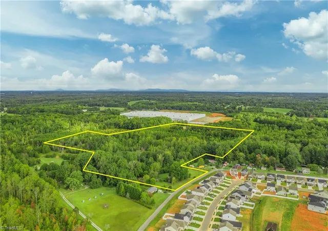 2nd image of 737 Joyce Cir, High Point, NC 27265 | MLS# 1112178