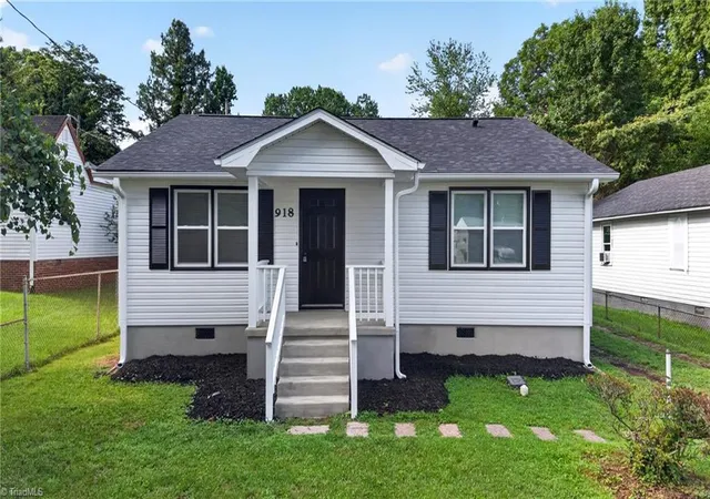 Photo 2 of Single family home for sale at 918 Beaumont Ave, High Point, NC 27260 | MLS# 1228094 | Listing updated on 2026-09-15