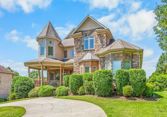 Photo 2 of Single family home for sale at 1014 Salem Village Ln, Clemmons, NC 27012 | MLS# 1229806 | Listing updated on 2026-09-10