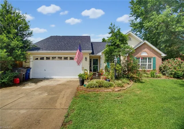Photo 1 of Single family home for sale at 1000 Hastings Hl Rd, Kernersville, NC 27284 | MLS# 1231097 | Listing updated on 2026-09-21