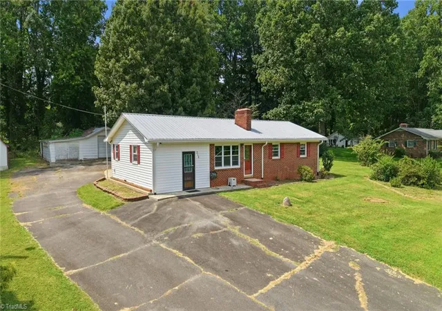 Photo 3 of Single family home for sale at 212 Circle Dr, Dobson, NC 27017 | MLS# 1233622 | Listing updated on 2026-10-01