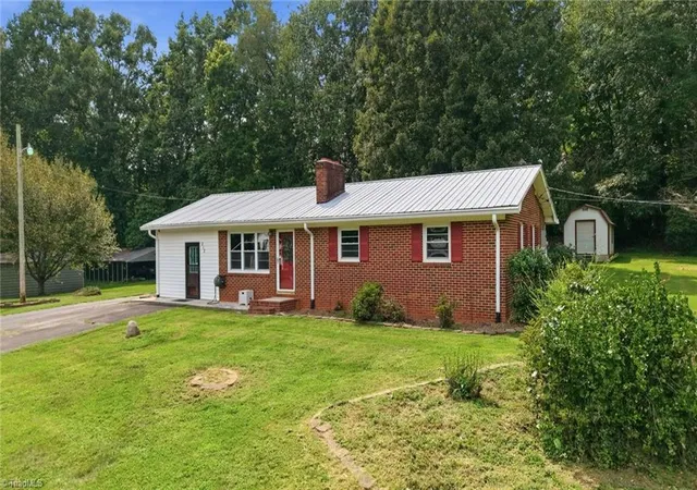 Photo 4 of Single family home for sale at 212 Circle Dr, Dobson, NC 27017 | MLS# 1233622 | Listing updated on 2026-10-01