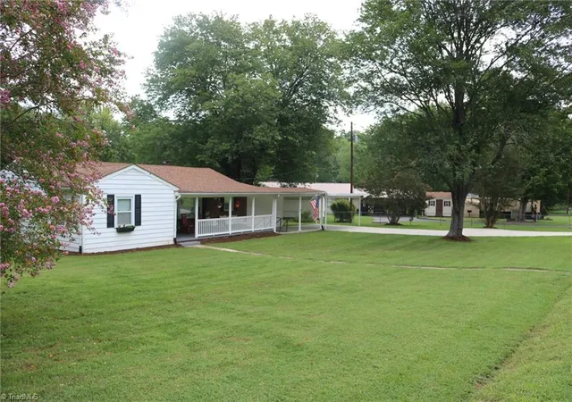 2nd image of 106 Mohawk Dr, King, NC 27021 | MLS# 1230740