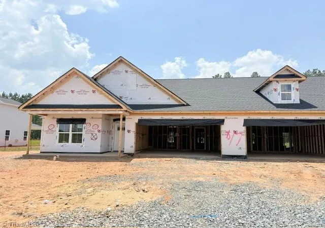 Photo 2 of Single family home for sale at 404 Beeson Ct, Clemmons, NC 27012 | MLS# 1225750 | Listing updated on 2026-08-26
