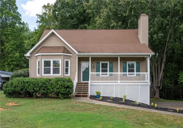 2nd image of 1113 Ridgecliff Dr, Rural Hall, NC 27045 | MLS# 1232860