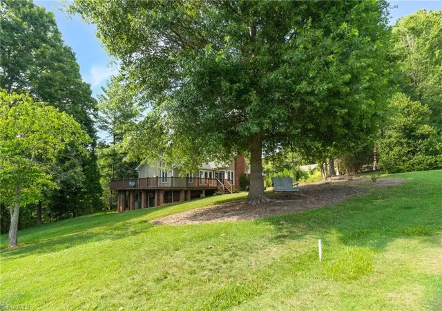 Homes for sale in Pilot Mountain, NC | 175 Sandtrap Ln, Pilot Mountain, NC 27041 | MLS# 1226558