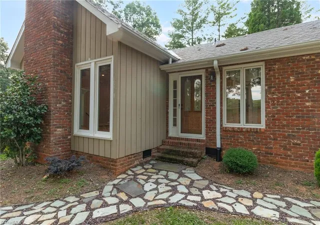 Homes for sale in Pilot Mountain, NC | 175 Sandtrap Ln, Pilot Mountain, NC 27041 | MLS# 1226558